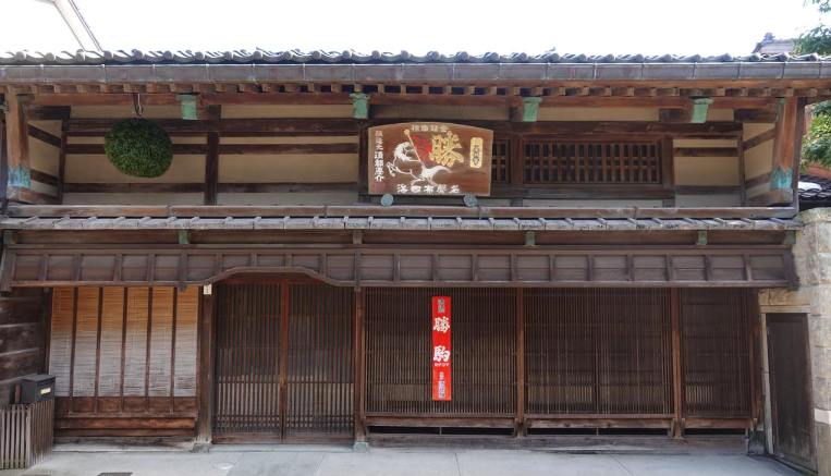 清都酒造場の外観